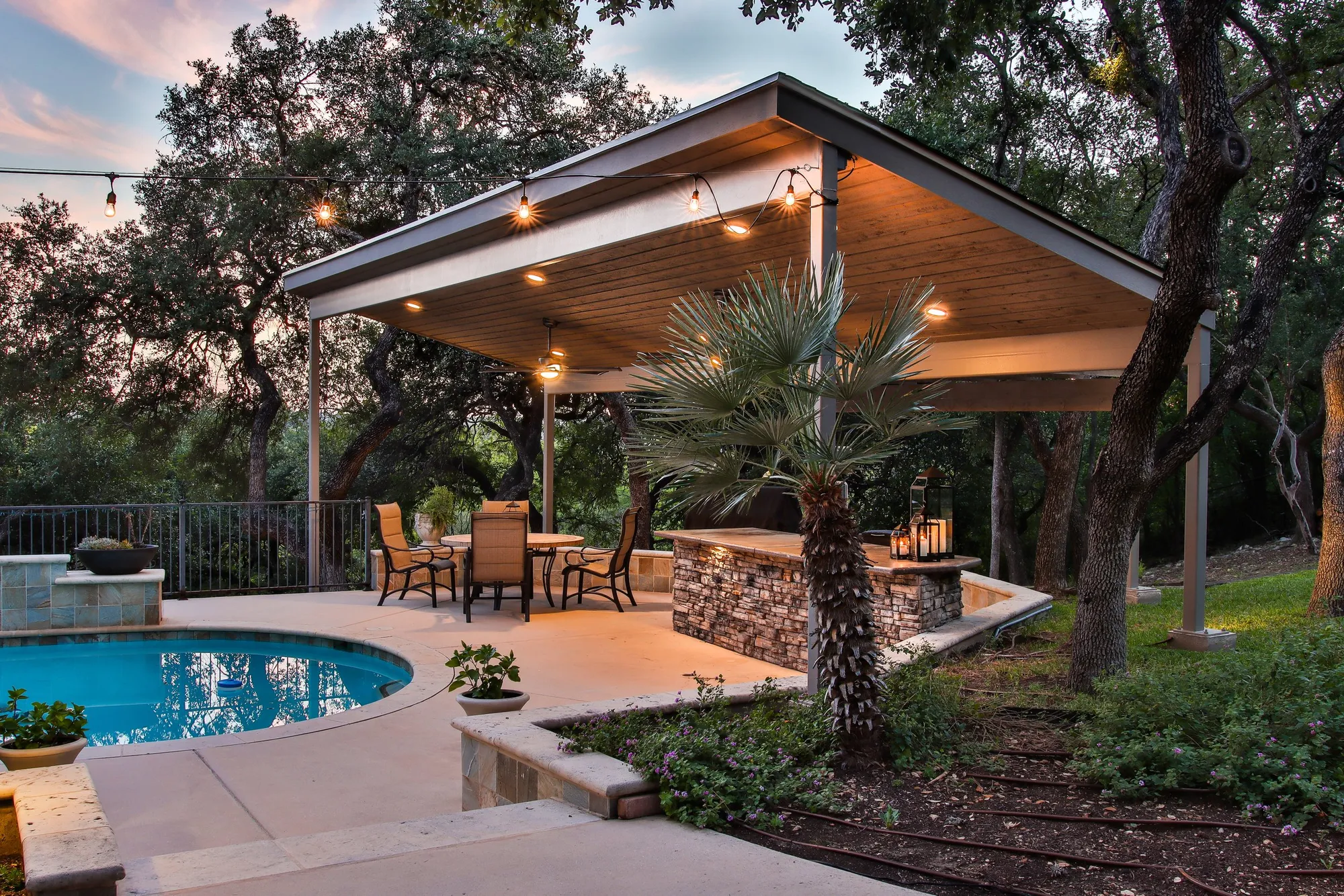 Outdoor Kitchens That Make Summer Entertaining a Breeze