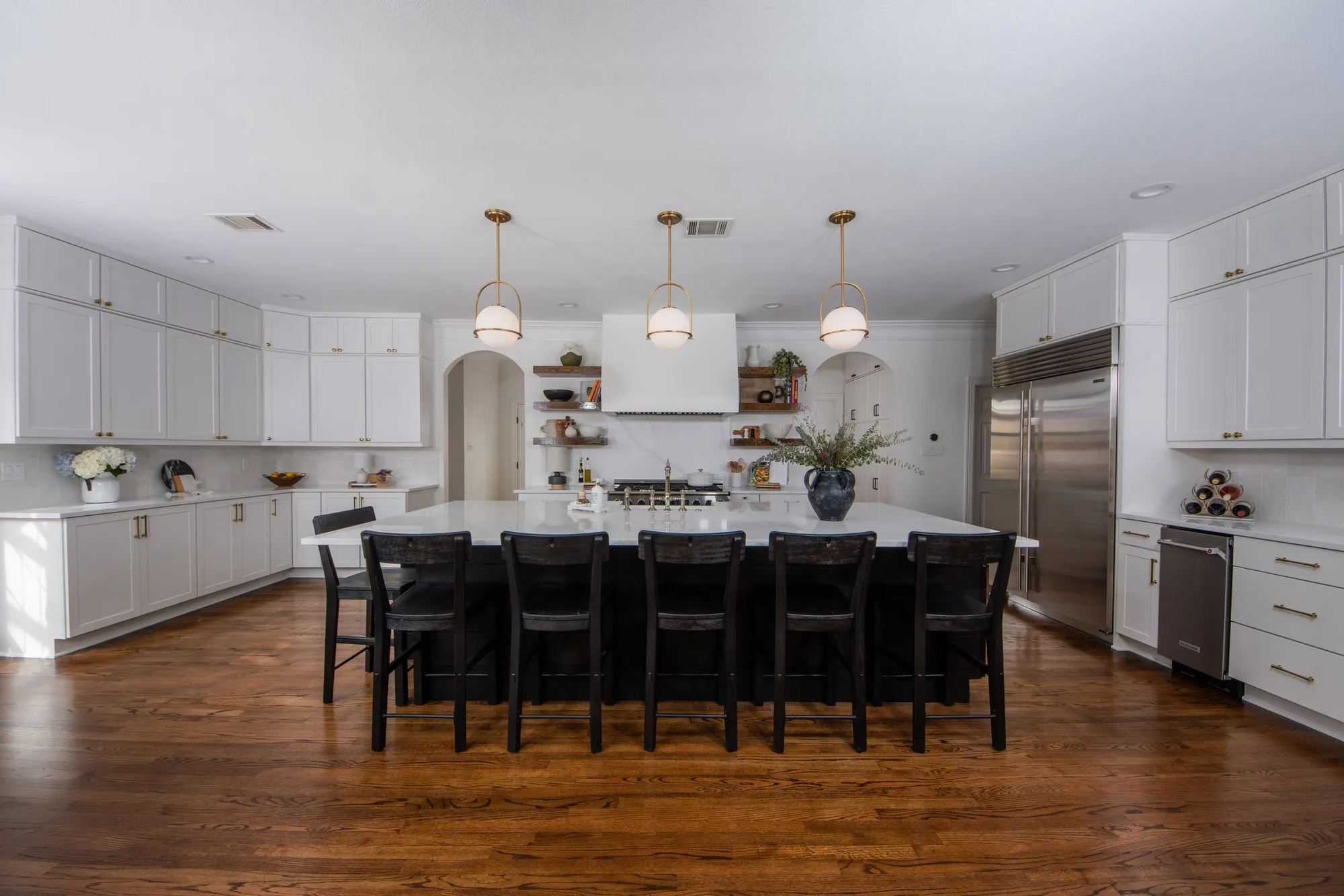 Warm and Moody: Embracing Dark Color Palettes in Modern Homes