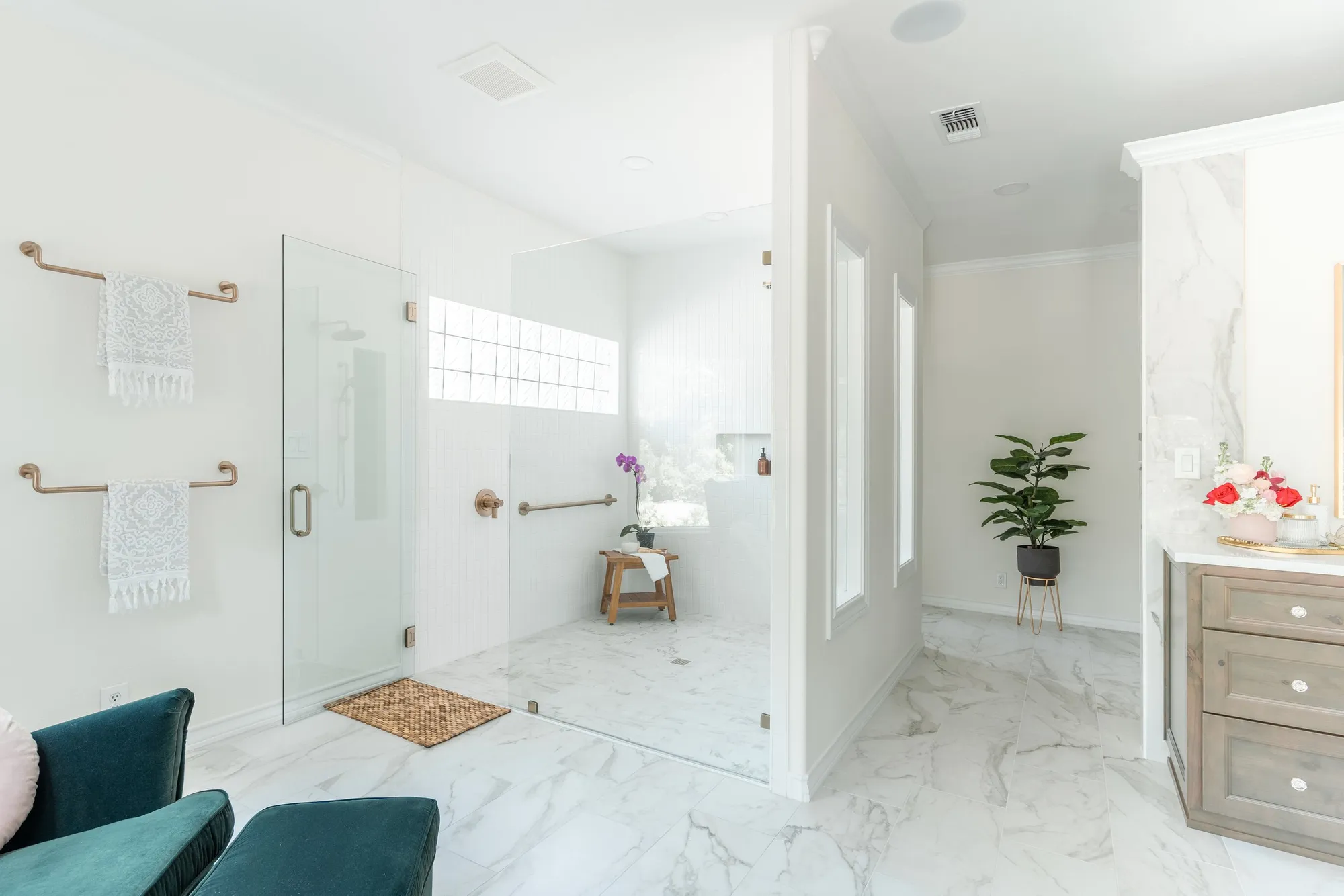 The Benefits of Walk-In Showers: Why They’re Becoming a Must-Have