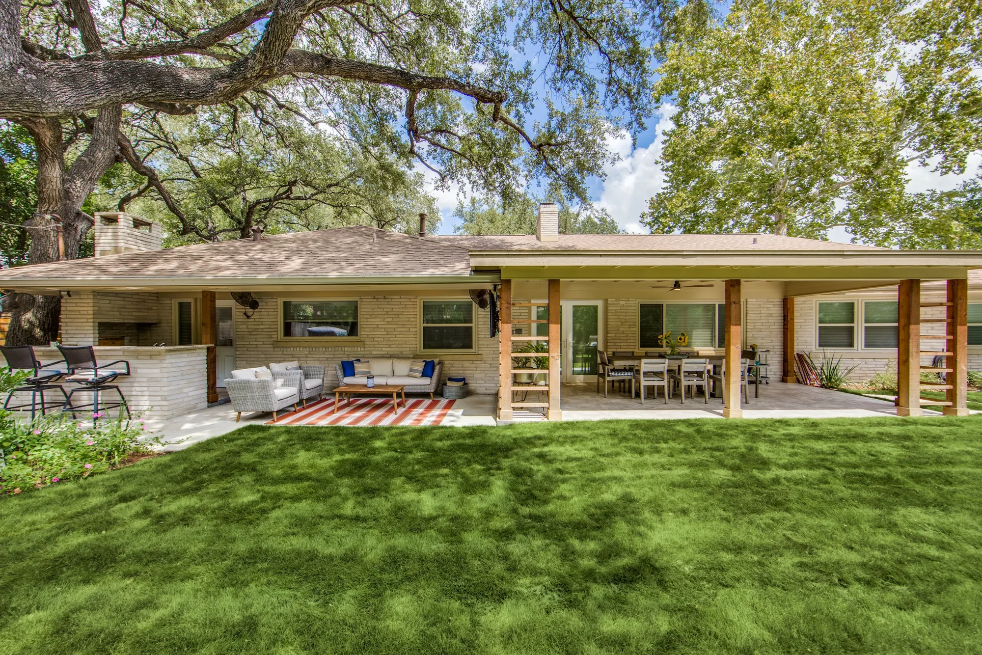 Creating the Perfect Patio: A Blend of Functionality and Aesthetic Appeal