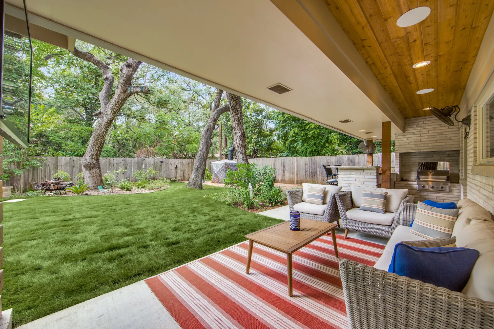 Must-Have Features for Your Terrell Hills Outdoor Living Remodel: Cozy Lounge Spaces